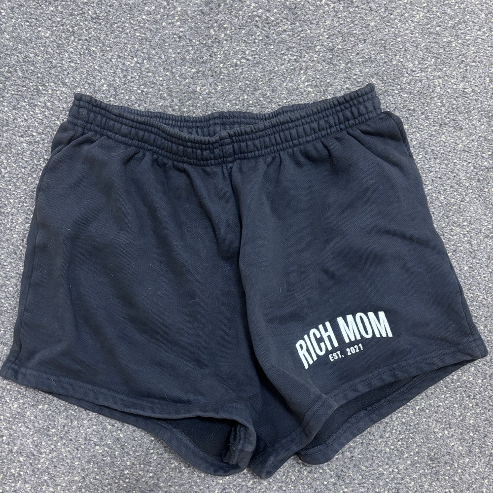TINX rich mom shorts size medium never worn
